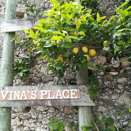 לינה וארוחת בוקר Vina's Place