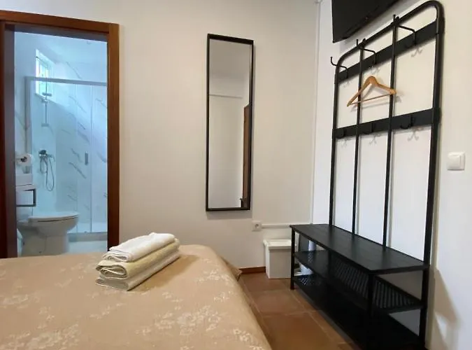 לינה וארוחת בוקר Vina's Place נאזרה