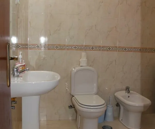 לינה וארוחת בוקר Vina's Place