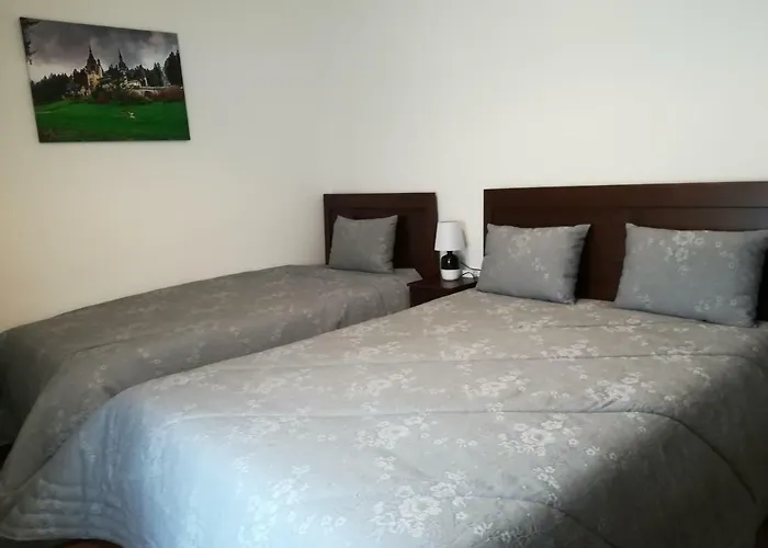 לינה וארוחת בוקר Vina's Place נאזרה